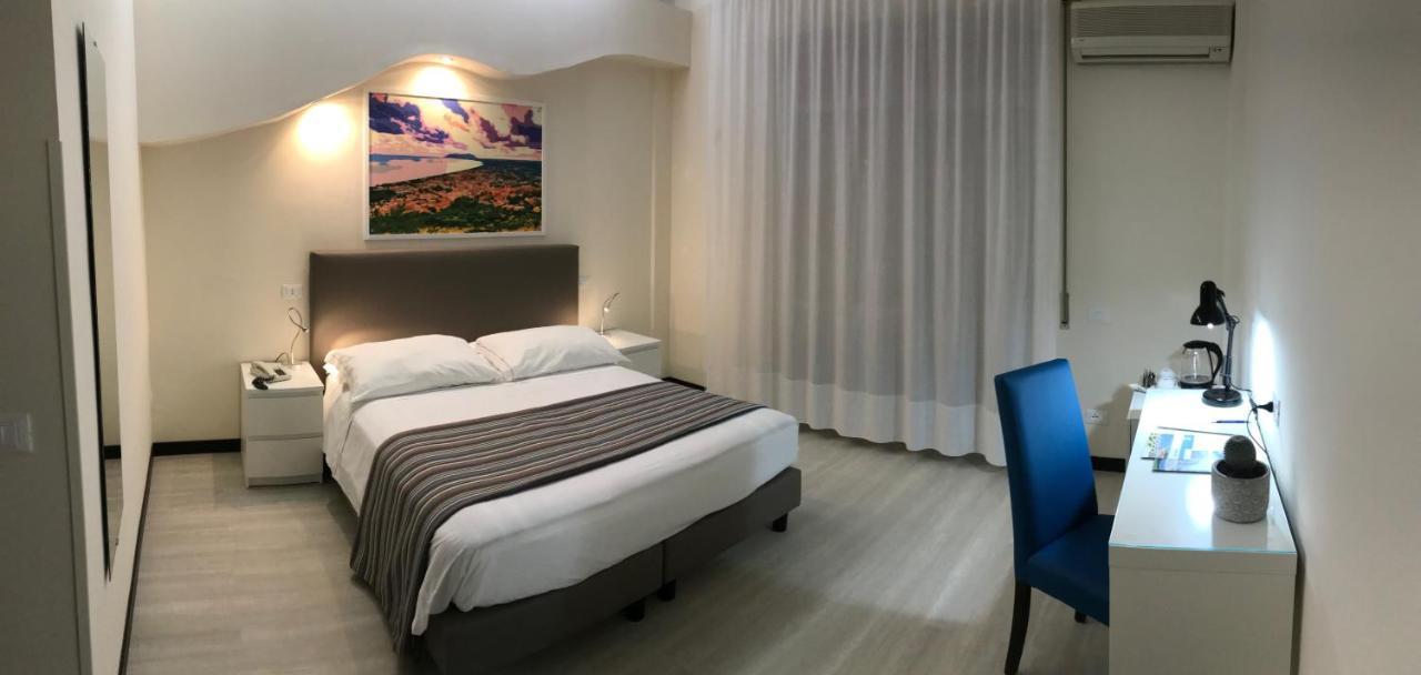 Hotel River Palace Terracina Eksteriør billede