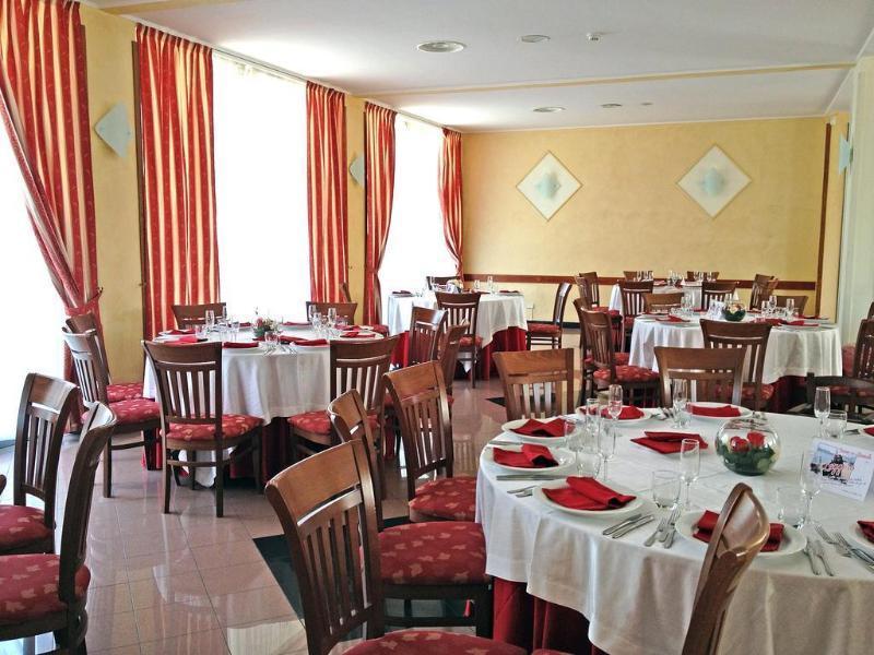 Hotel River Palace Terracina Eksteriør billede