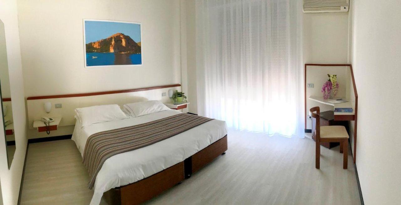 Hotel River Palace Terracina Eksteriør billede