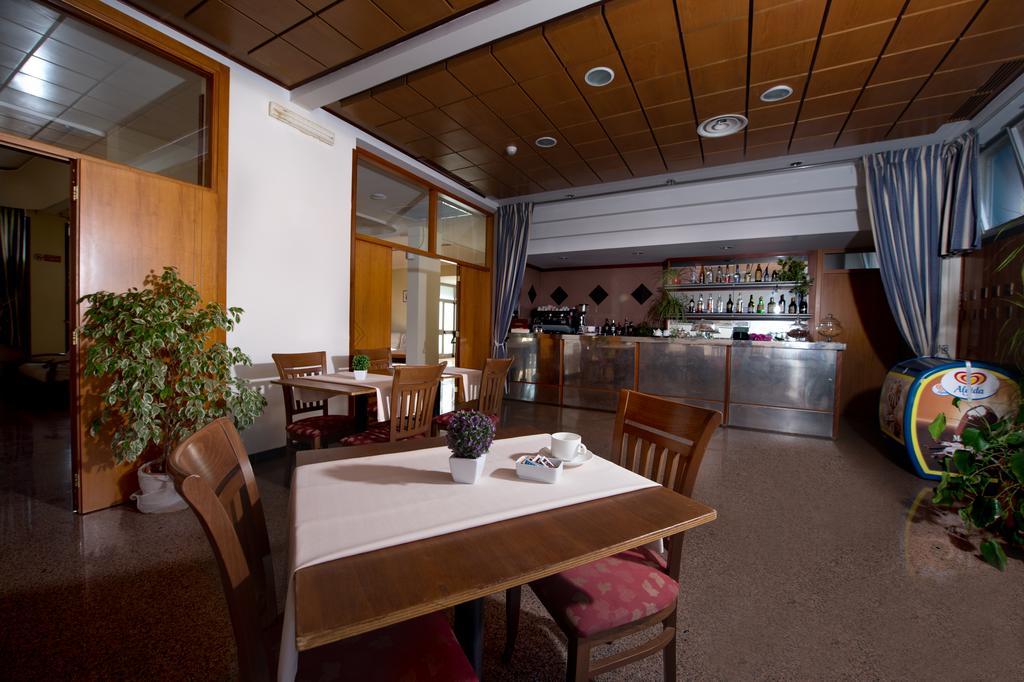Hotel River Palace Terracina Eksteriør billede